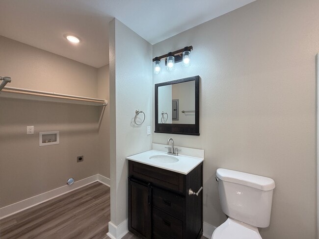 Building Photo - Newly Constructed 2/2 Townhouse in Batesville!