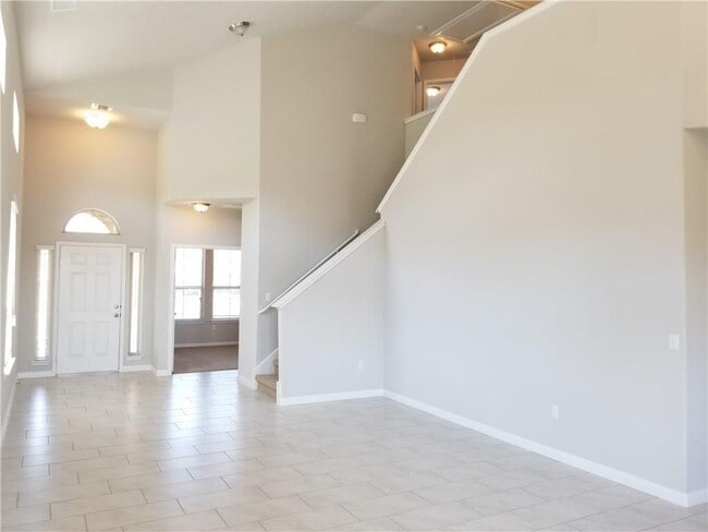 Building Photo - 1024 Peregrine Way