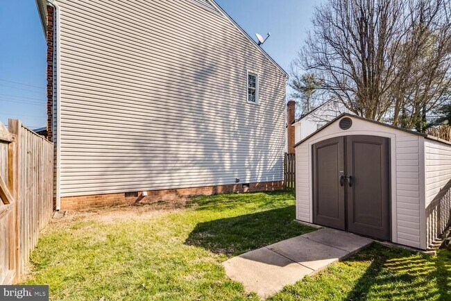 Building Photo - 6421 Linway Terrace
