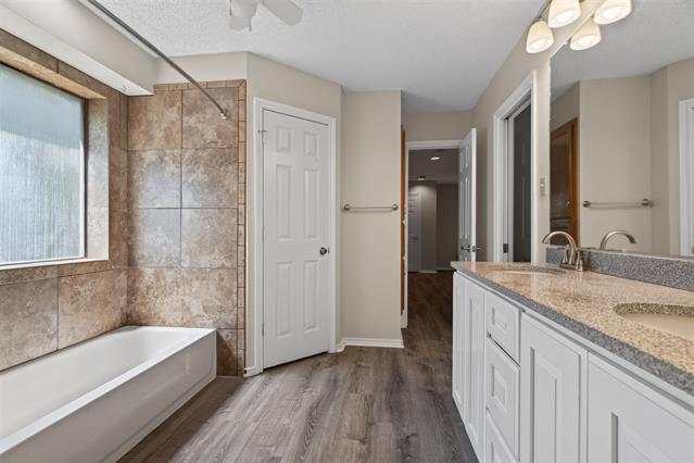 Building Photo - 1009 Winding Creek W Dr
