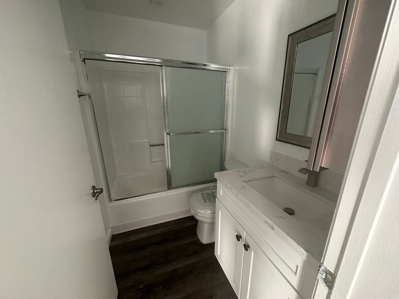 Building Photo - 827 S Wilton Pl