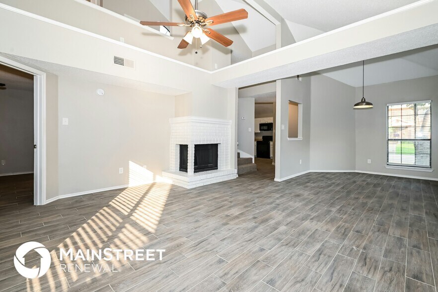 Building Photo - 1820 Alameda Dr