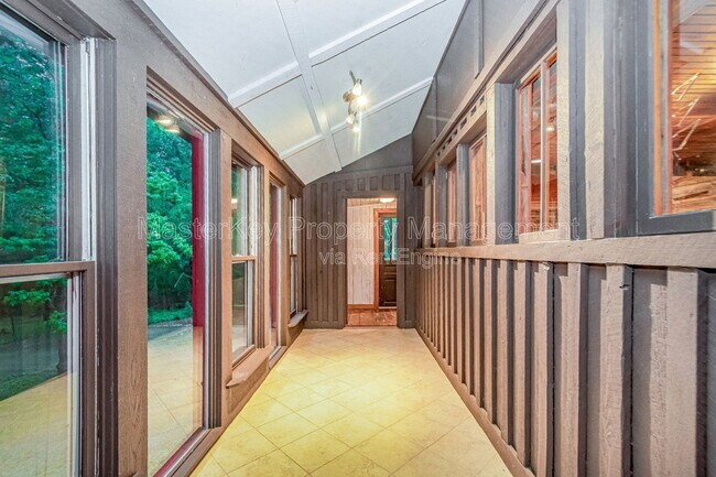 Building Photo - 380 Hatley Rd