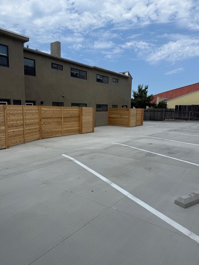Building Photo - 6059 La Jolla Hermosa Ave