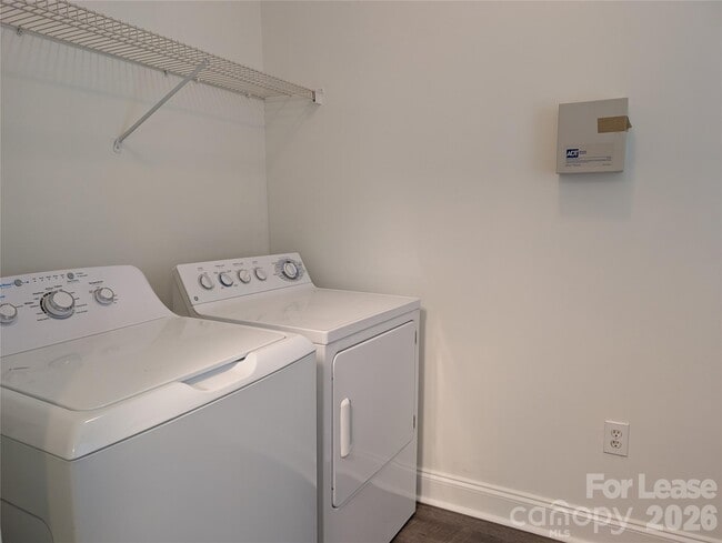 Building Photo - 2104 Sardony Ln