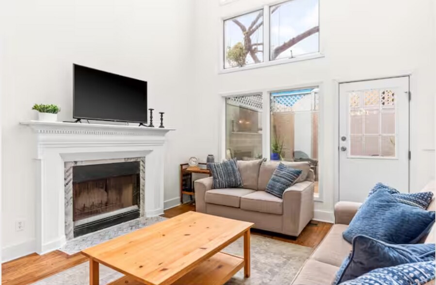 Building Photo - 29 S Front St