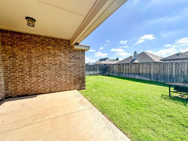 Building Photo - Charming 3/2/2 in Frenship School District!