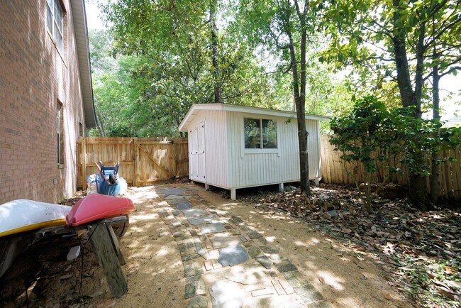 Building Photo - Charming Home in Poquito Bayou – A Nature ...