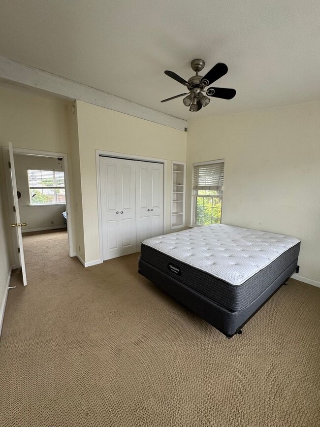 Building Photo - Beautiful 3 bedroom West Side Home! Close ...