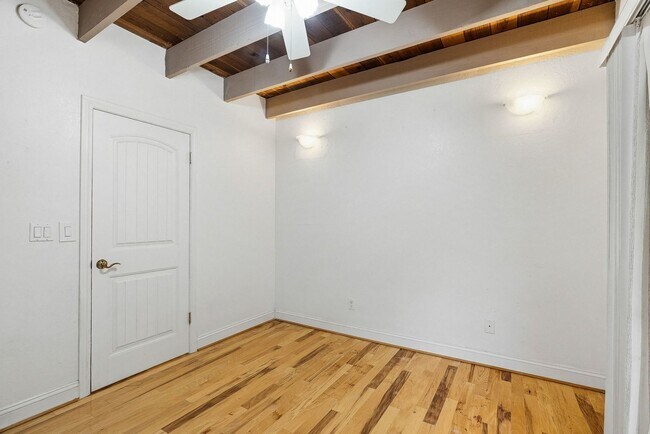 Building Photo - Sun-Filled 2BR/2BA Upper Home with Large Decks & Hardwood Floors in Aptos