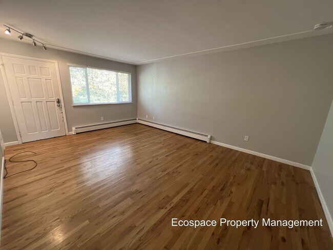 Building Photo - Bright & Beautiful 2-bedroom 1 Bath Across...