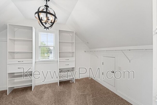 Building Photo - 336 Amersham Way