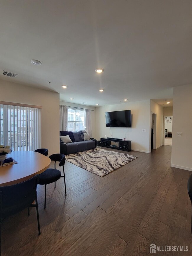 Building Photo - 231 Lorhan Dr