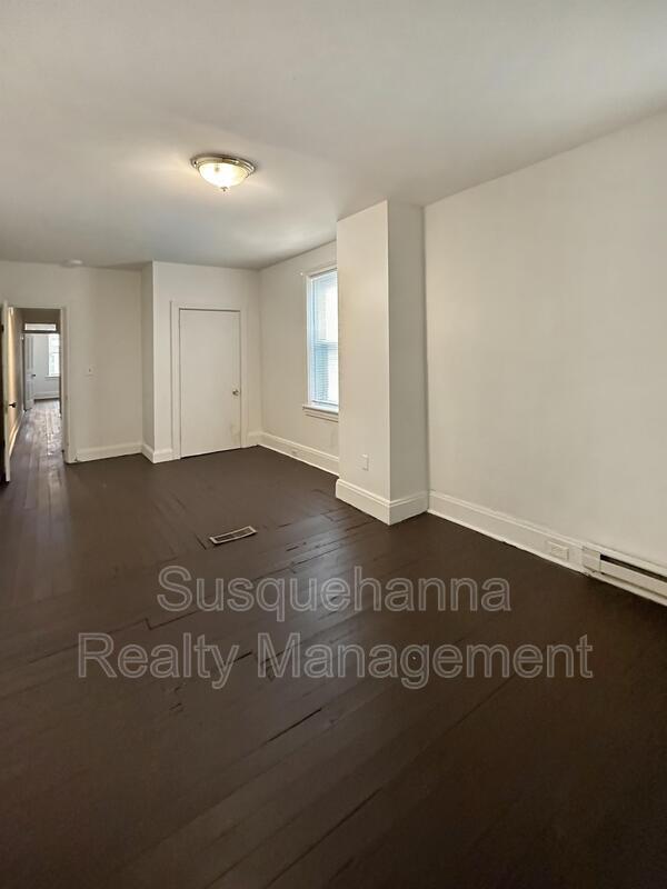Building Photo - 337 S 15th St