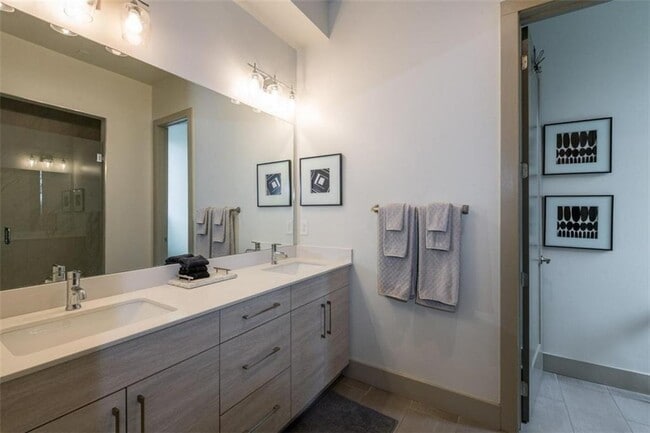 Building Photo - 37 Reynolds Square Ln