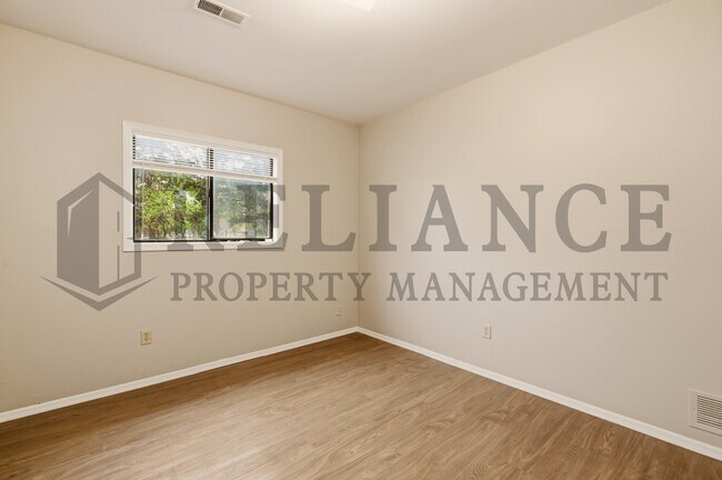 Building Photo - 5026 W Newell St