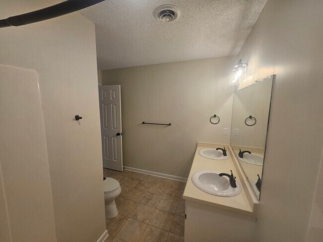 Building Photo - 103B Sunningdale