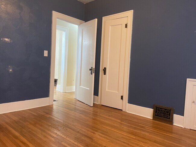 Building Photo - 410 N Clifton Ave