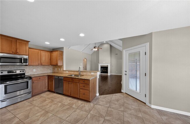 Building Photo - 402 SW Arch St