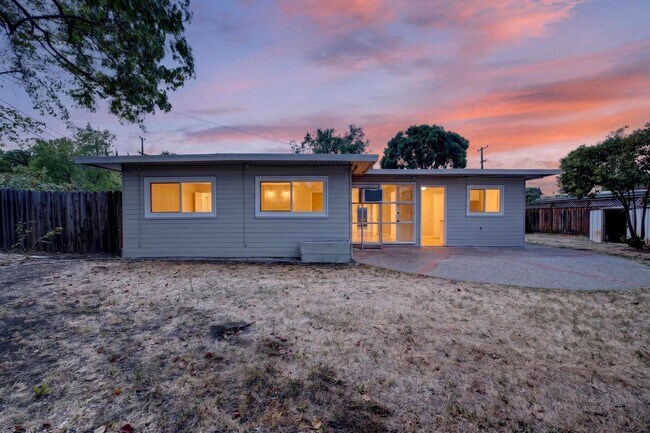 Building Photo - Freshly Renovated Single-Story Home with Huge Backyard & Prime Commuter Location!