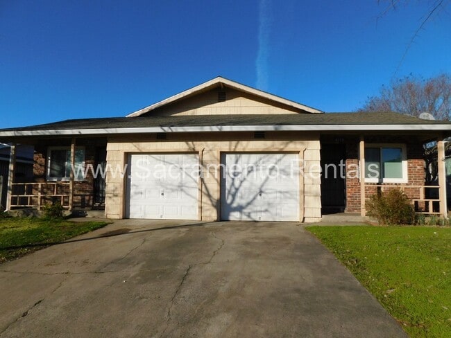 Primary Photo - Spacious 2bd/1 ba Foothill Farms Duplex Wi...