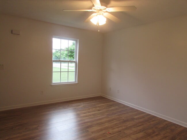 Building Photo - Murfreesboro Duplex - Prime Location Near I-840 & I-24!