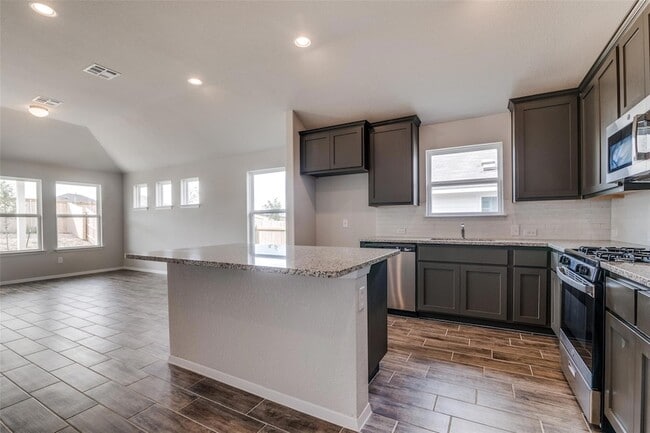 Building Photo - 140 Shugart St