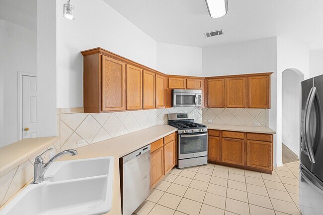 Building Photo - 2305 Boulder Run