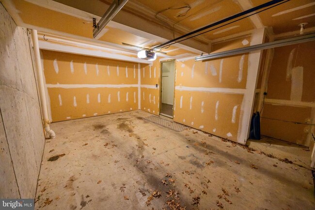 Building Photo - 5565 April Journey