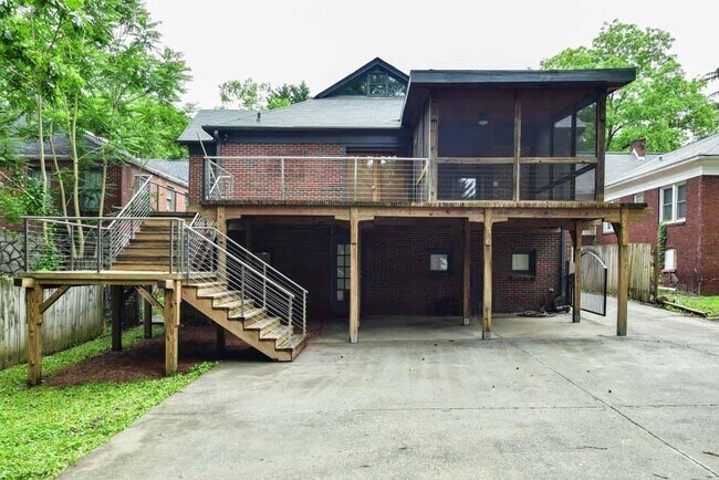 Large outdoor deck - 866 Moreland Ave SE