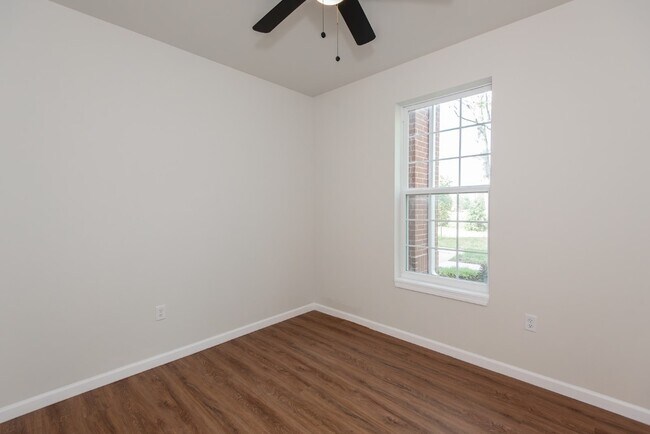 Building Photo - 211 Harmony Mdws Ct