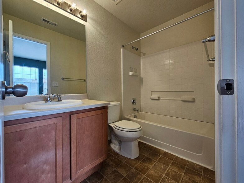 Building Photo - 7243 Country Side Grv