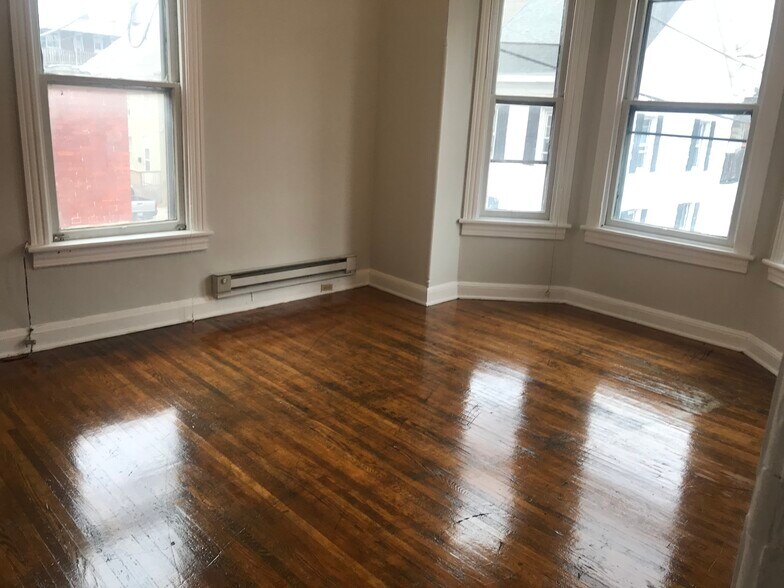 Building Photo - 25 S Locust St