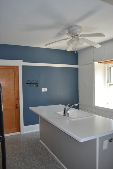 Building Photo - 3942 N Farwell Ave