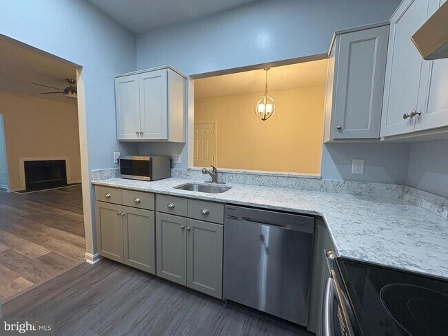 Building Photo - 606 Moonglow Rd