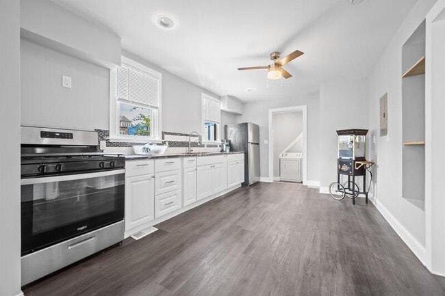 Building Photo - 1365 E 43rd St