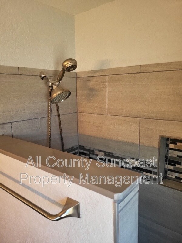 Building Photo - 2008 59th St S