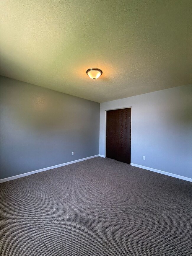 Building Photo - 1406 Co Rd 6