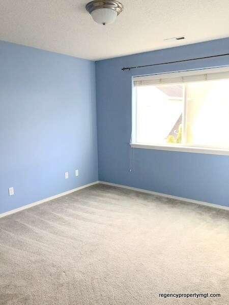 Building Photo - Beaverton 3 bd, 2.5ba. Kitchen w/white til...