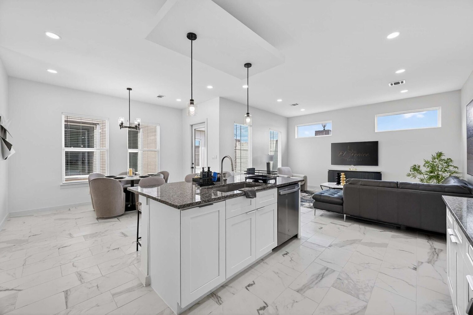 Building Photo - 2909 El Fenice Ln