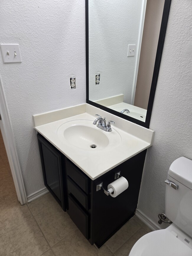 Building Photo - 210 Calixto Ct