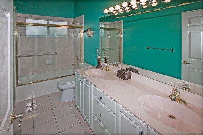 Building Photo - 137 Deer Cove Dr