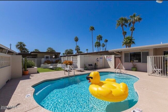 Building Photo - 3713 E Glenrosa Ave