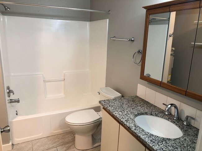 Building Photo - Completely updated 3 bedroom 1 bath duplex!