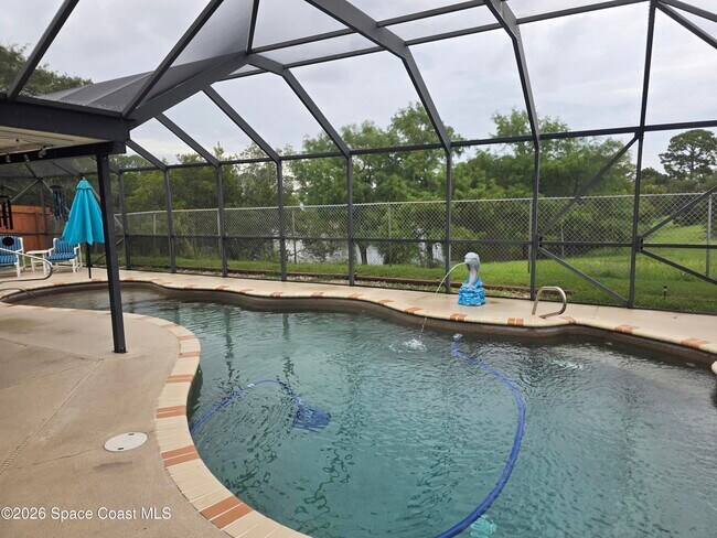 Building Photo - 870 Spirea Dr