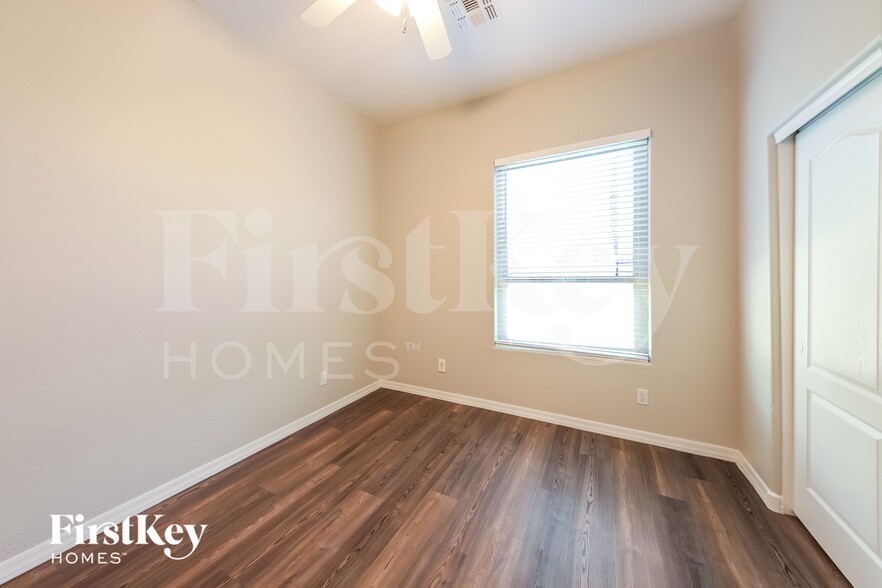 Building Photo - 26735 N 65th Dr