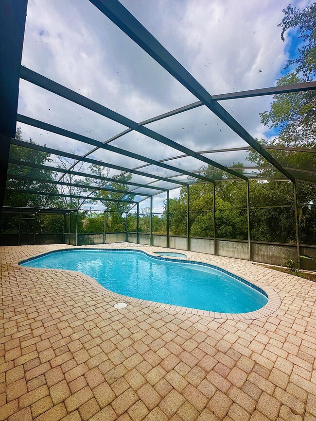 Building Photo - 2120 Lakebreeze Way