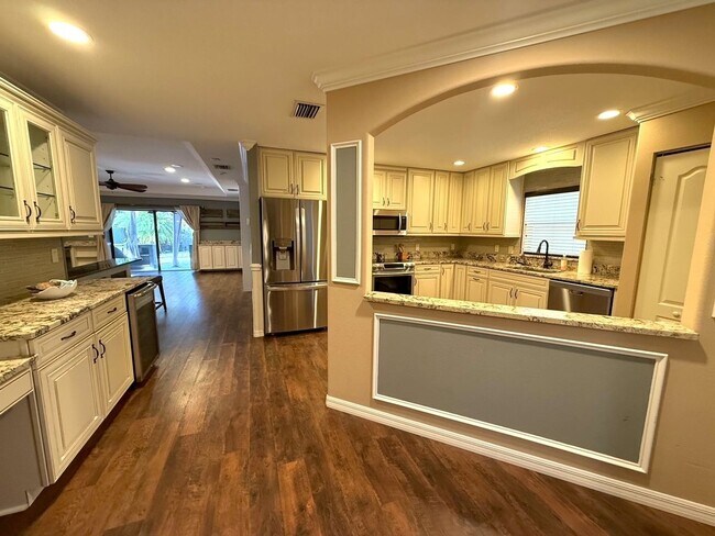 Building Photo - NEWLY LISTED!! Beautifully Updated 3-Bed/2-Bath Home in Sarasota!