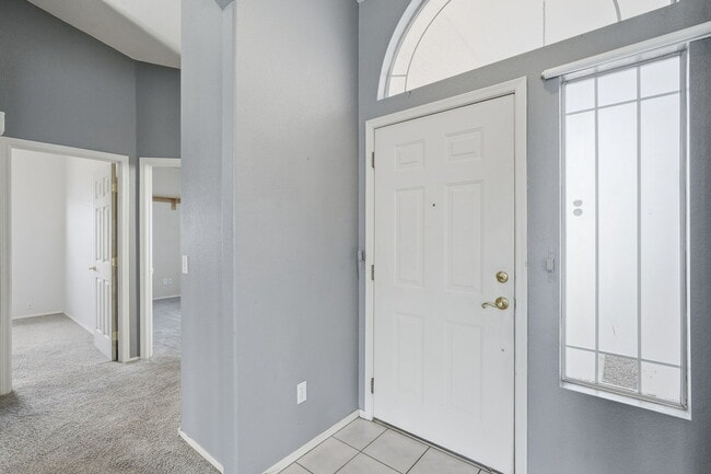 Building Photo - 542 N Palo Verde