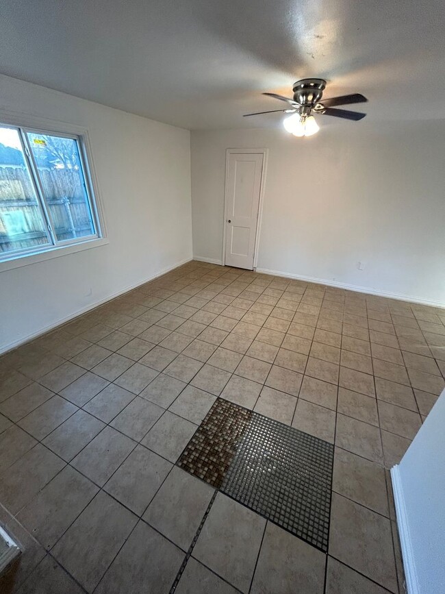 Building Photo - Upgrade your living arrangements